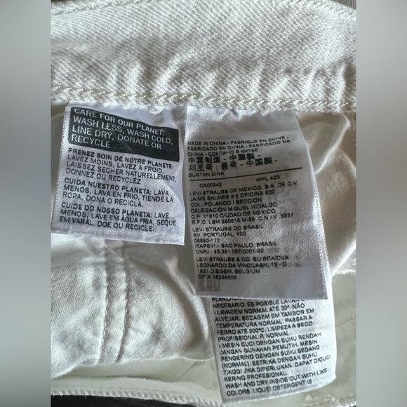501 white Levi’s distressed 29/26 pants. A150 - Picture 5 of 7